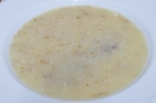 Jak uvařit libeňská zelná polévka s ovesnými vločkami a pikantní klobásou? Snadné recept, připravený za Do 30 minut